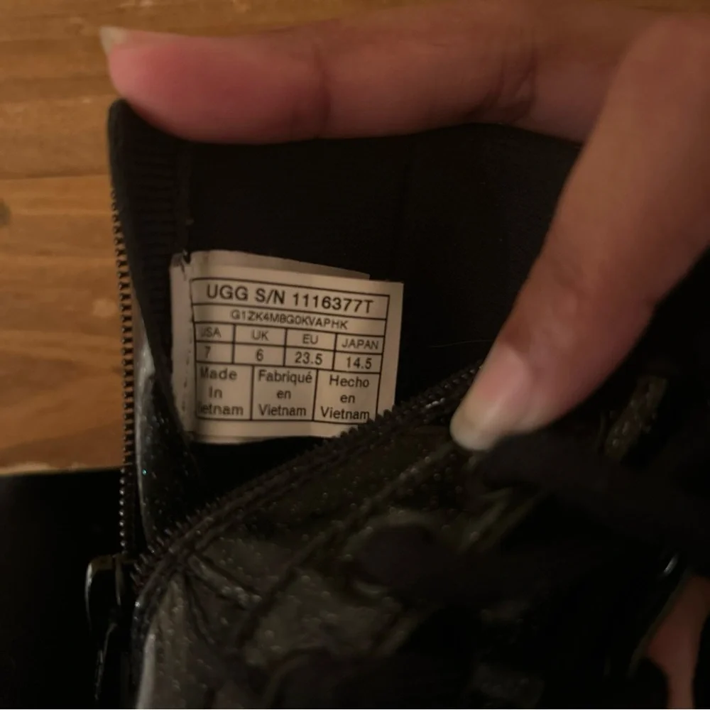 UGG Kids Robley Black Sparkle Boots Size 7C - Picture 9 of 9